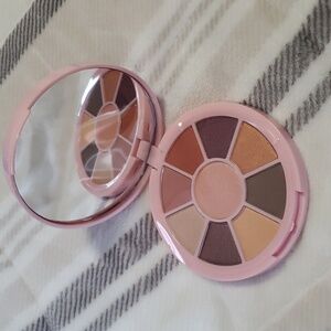 Triple chocolate cookie shadow pallette